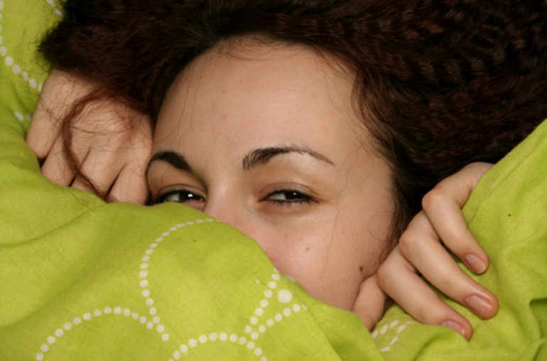 Chez les femmes, ne pas dormir assez accélère le vieillissement de la peau