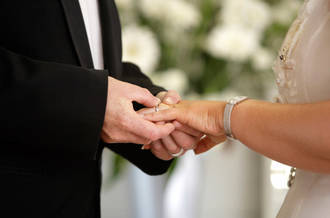 Les multiples conséquences du mariage sur le tour de taille des hommes