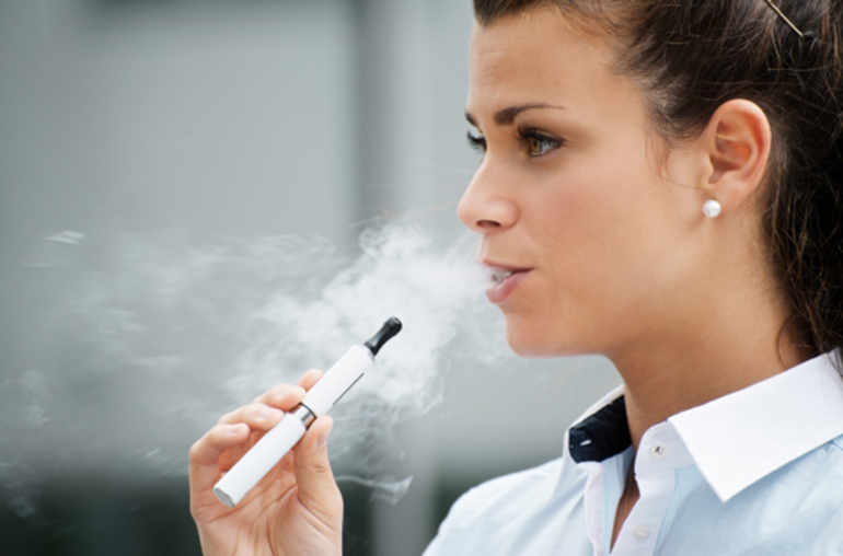 Cigarette électronique: incite-t-elle les adolescents à fumer du tabac?
