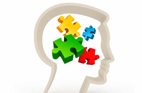 Cerveau avec pièces de puzzle