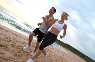 Couple faisant du jogging