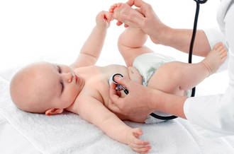 Examen du cœur d'un bébé