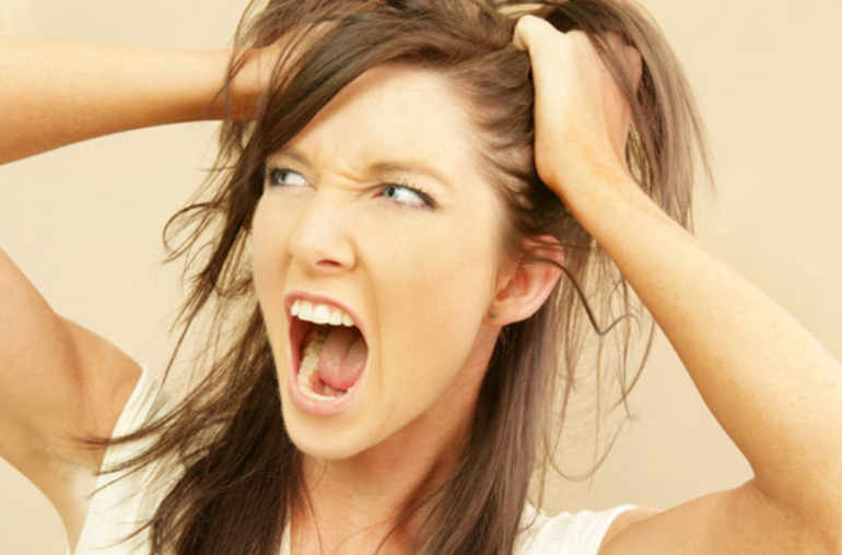 Ne vous arrachez plus les cheveux: finissez-en avec  la trichotillomanie
