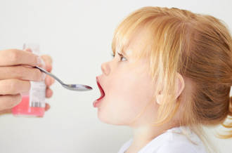 Avant deux ans, certains antibiotiques augmentent les risques d’obésité infantile