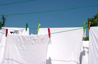 Draps pendus au soleil