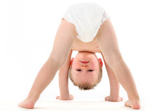 Un enfant avec un lange