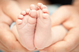 Les pieds d'un bébé