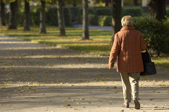 Une démarche ralentie peut être le signe annonciateur d’une démence précoce