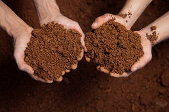 Des poignées de terre