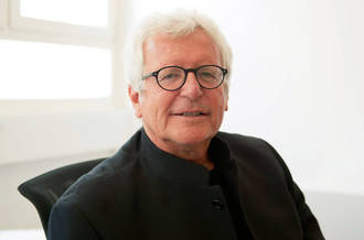 François Ansermet est cofondateur de la Fondation Agalma, qui réfléchit aux relations entre art, science, psychanalyse et société