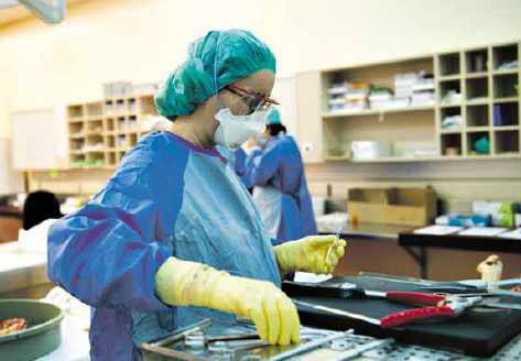 L’unité de médecine forensique effectue quelque 200 autopsies par an.