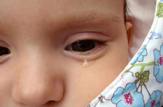 Bébé pleure parce qu’il a faim, parce qu’il souffre ou parce qu’il a peur?