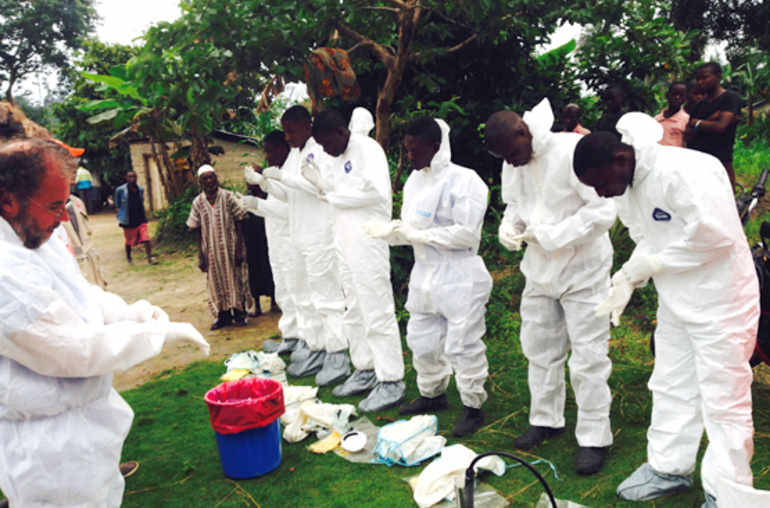 Ebola: l'OMS dépassée par la vitesse de propagation du virus