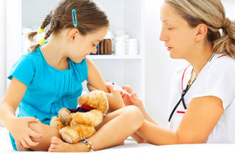 Un enfant ce faisant vacciner