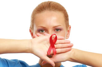 Un visage avec le signe du VIH