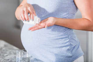 Paracétamol: sa consommation pendant la grossesse semble augmenter le risque d’asthme infantile