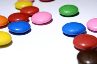 Bonbons colorés au chocolat