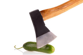 Un concombre et une hache