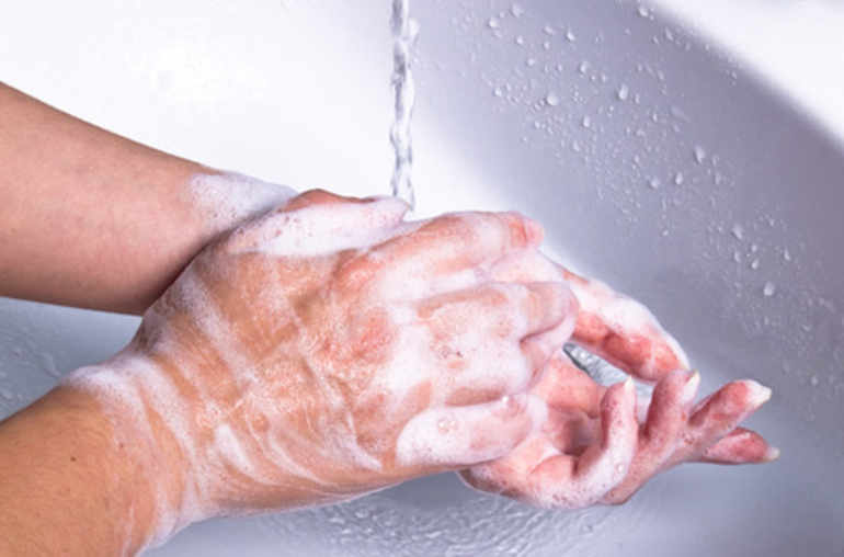 Se laver les mains avant la préparation des repas