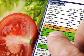 Lire les étiquettes rend-il plus mince?