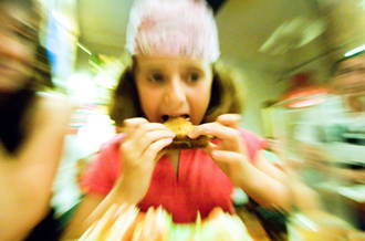 Mauvaises habitudes des 15-25 ans: le décryptage d’une diététicienne