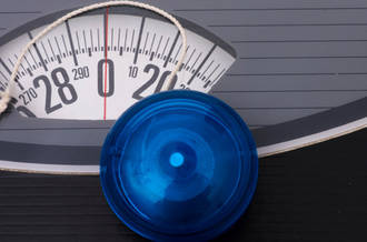 Une balance et un yo-yo