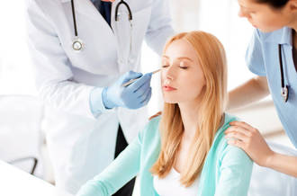 Antivieillissement: deux clans, deux médecines