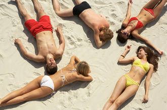 Groupe de personnes au soleil