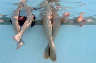 Il ne faut pas uriner dans l’eau chlorée de la piscine. Voici pourquoi