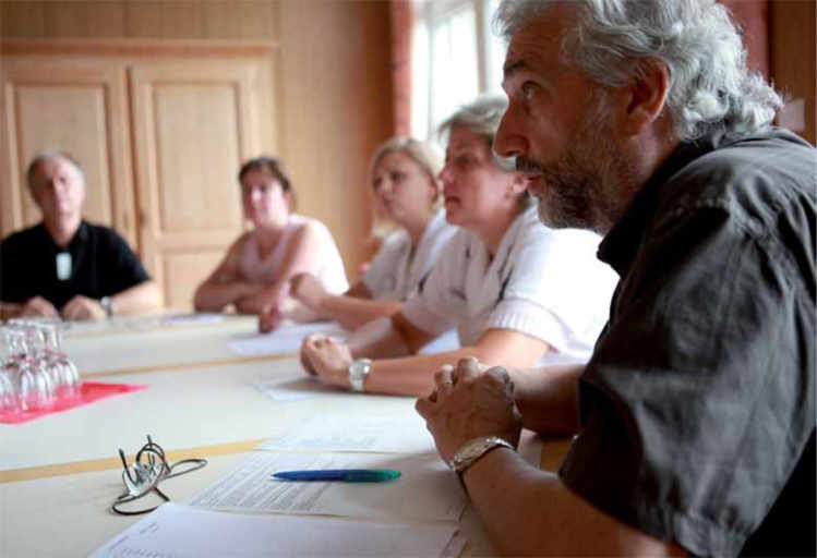 Le docteur Ferdinand Beffa est en contact permanent avec le personnel soignant des EMS.