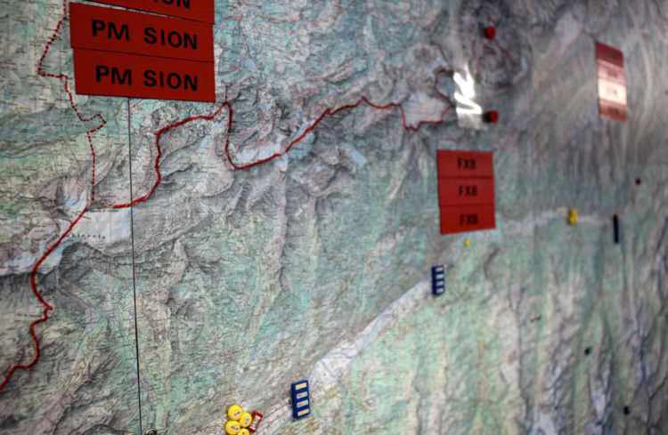 Assurer la garde 24 heures sur 24 et 7 jours sur 7 dans une région aussi montagneuse que le Valais s’avère rapidement compliqué.