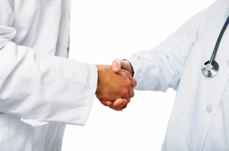 Médecins - Pharmaciens : collaborations et économies