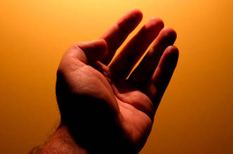 Main tendue en donner/recevoir