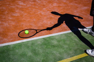 Ombre d'un joueur de tennis