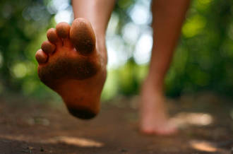 Courir pieds nus demande une longue préparation
