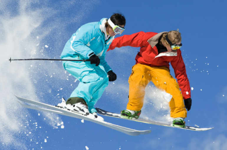Skieur et snowboardeur