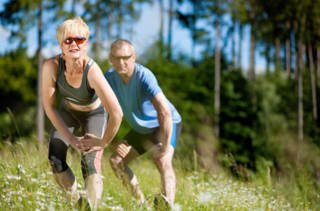 Sport intensif chez les seniors: des bénéfices mais aussi des risques