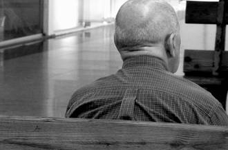 Solitude d'une personne âgée