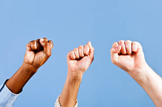 Serrer le poing pour mieux se souvenir