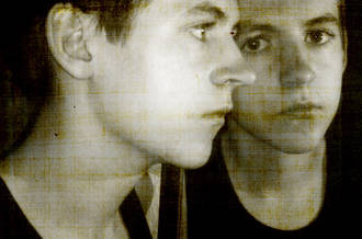 reflet d'un visage dans un miroir