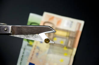 ciseaux-de-cigarettes-et-euro-argent