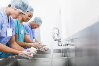 mains_chirurgiens_honneur