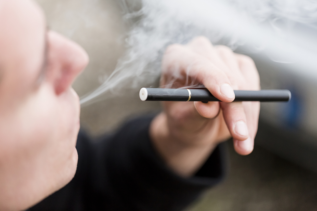 elfbar nachfüll pod läuft aus La cigarette électronique, alternative au tabac, reste déconseillée par des  professionnels