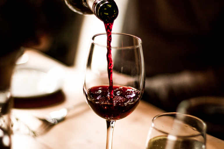 Un verre de vin par jour, est-ce bon pour les artères ? 