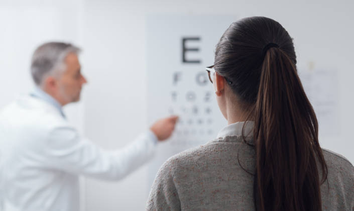 Measuring visual acuity using the Monoyer scale