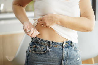 premiere_mondiale_femme_atteinte_diabete_type_1_produit_propre_insuline