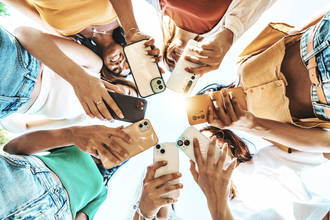 PULS25_4_Ado Réseaux Sociaux