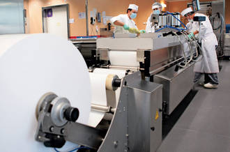 Plus de 300 employés s’attèlent à la préparation des repas